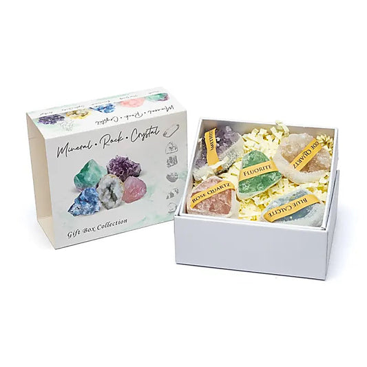 Edelstenen giftbox in stro