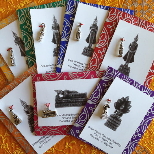 Hangers geboortedag boeddha met cadeauzakje