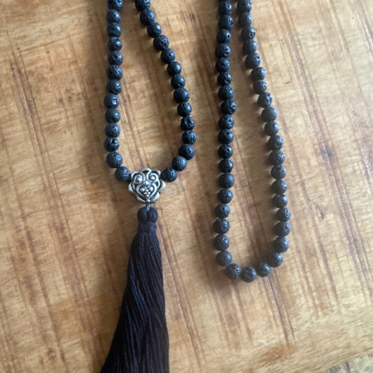 Mala Fire lavasteen zilver detail