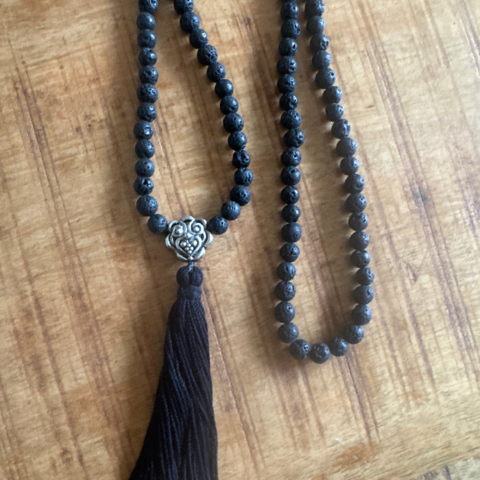 Mala Fire lavasteen zilver detail