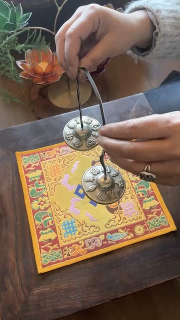 Gebruik van de Tingsha's ashtamangala video